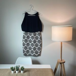 Patterned black dress. Size M-L stretchable.